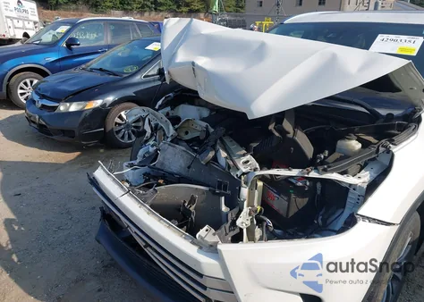 2018 Toyota Highlander Xle z USA, uszkodzony, nr VIN 5TDJZRFH5JS554046